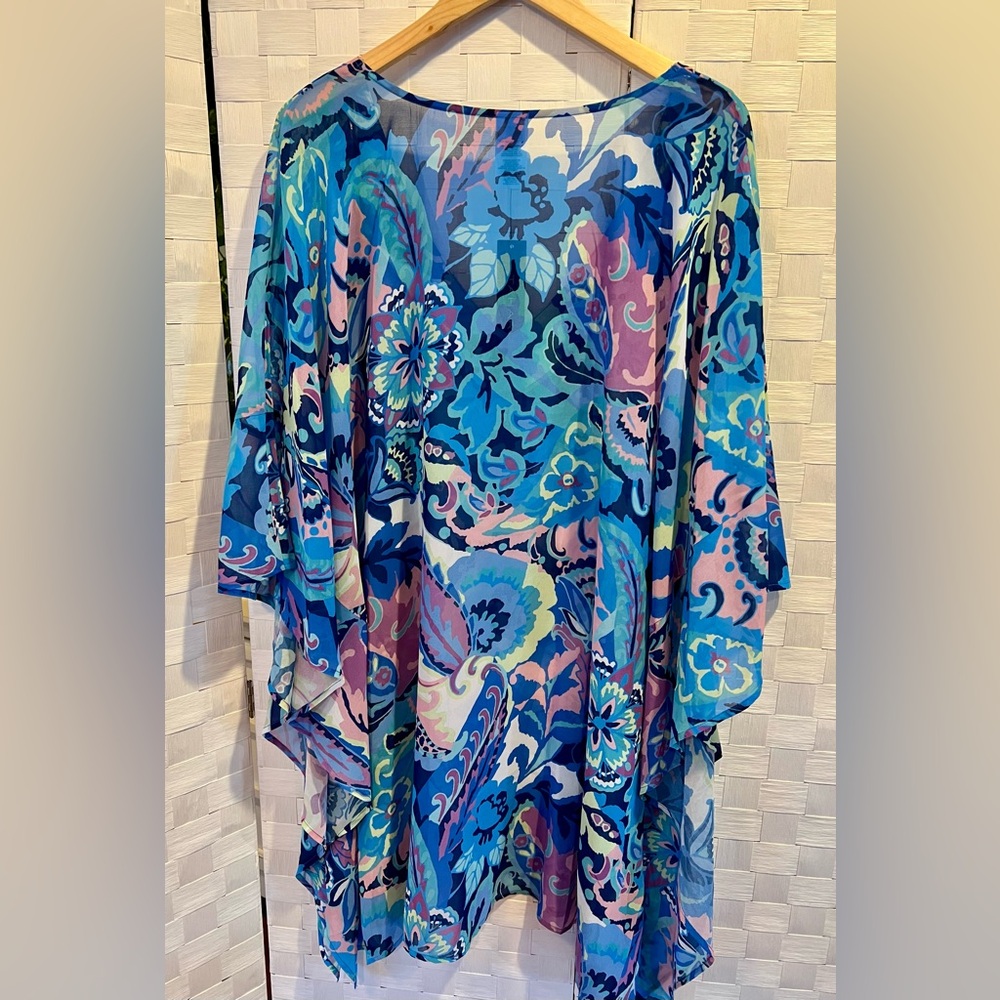 New withTags Tahari Lightweight Top - Picture 4 of 4